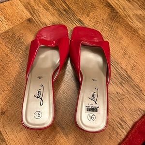 Fioni red open toe low heel sandals  9.5 Vintage New condition ❤️